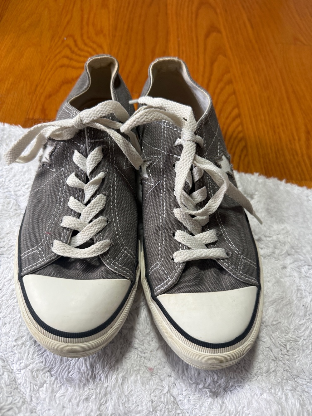 Women’s Gray Canvas One Star Sneakers with White Star accents